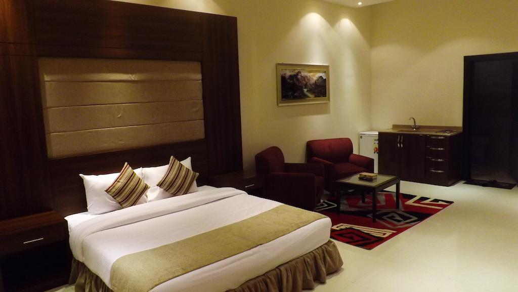Baron Palace - Almasif Hotel Apartments Riade Quarto foto