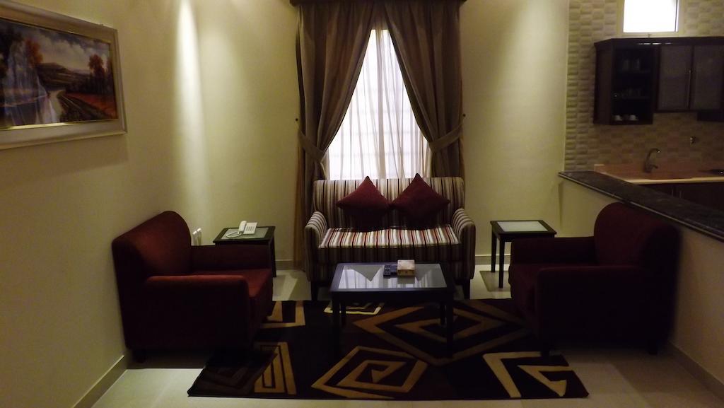 Baron Palace - Almasif Hotel Apartments Riade Quarto foto