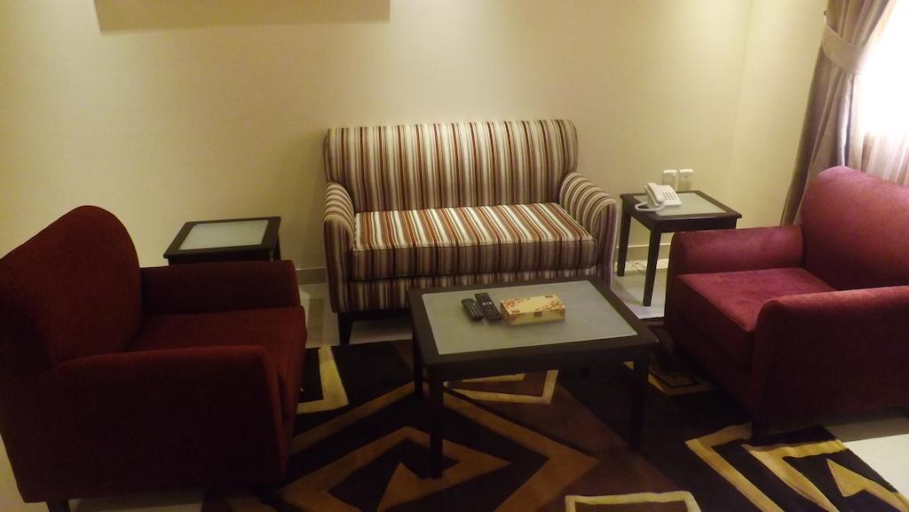 Baron Palace - Almasif Hotel Apartments Riade Quarto foto