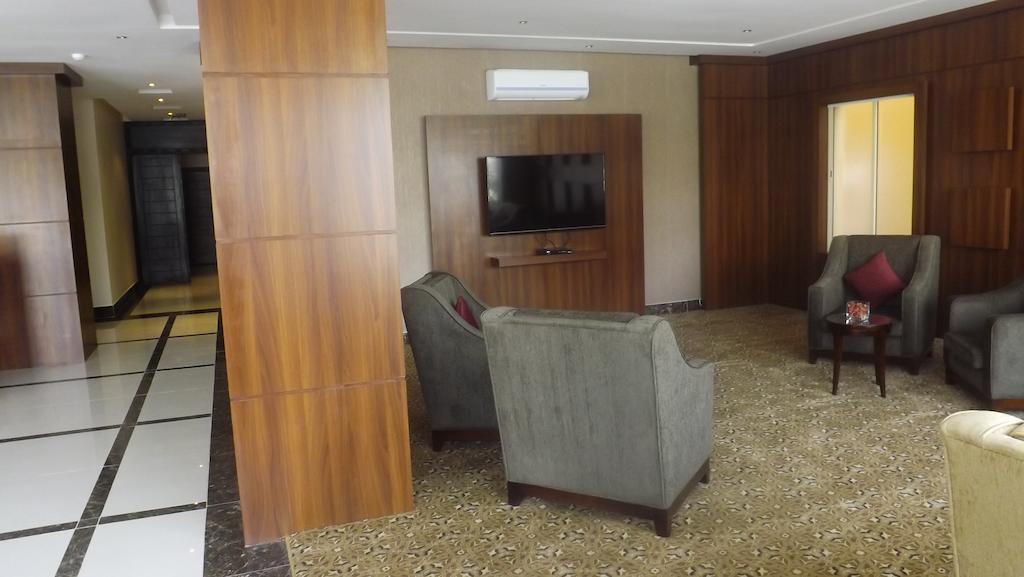 Baron Palace - Almasif Hotel Apartments Riade Exterior foto