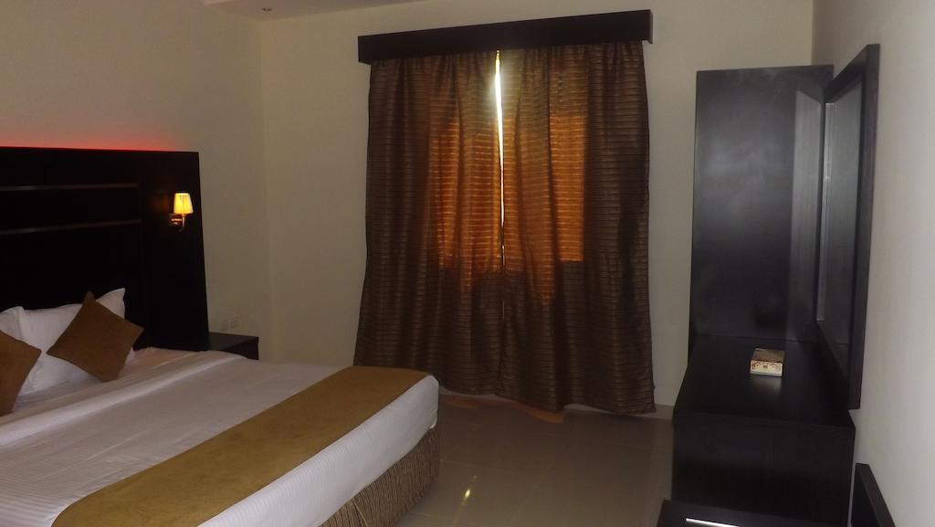 Baron Palace - Almasif Hotel Apartments Riade Exterior foto
