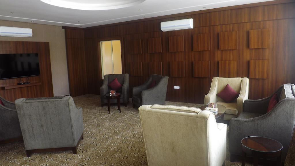 Baron Palace - Almasif Hotel Apartments Riade Exterior foto
